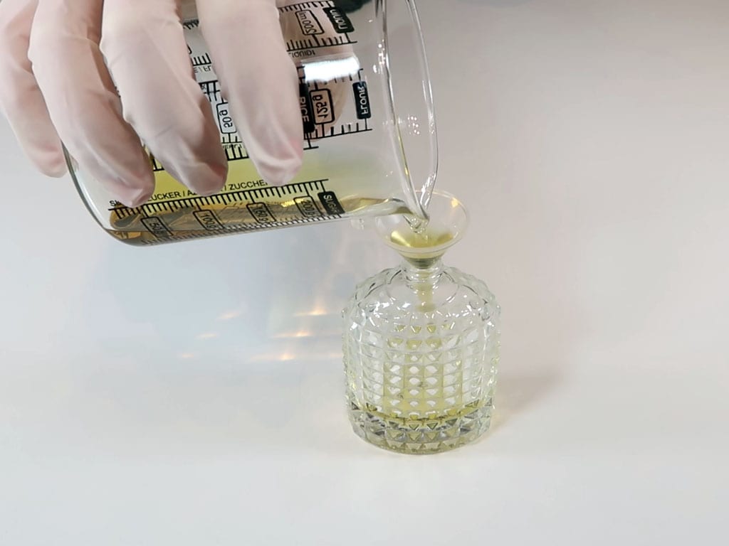 How to make your own cologne easily at home and smell amazing all day long