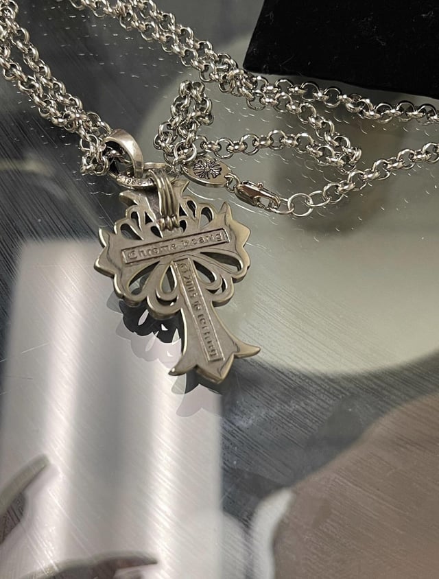 Chrome Heart Cross Pendant: Why Is It So Popular? (The Simple Truth)