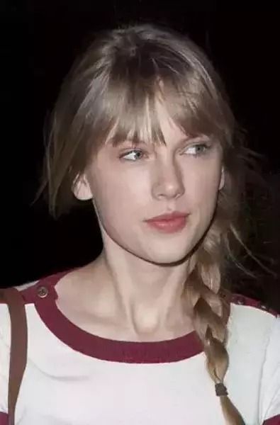 Is This Taylor Swift? Rare Photos Without Makeup
