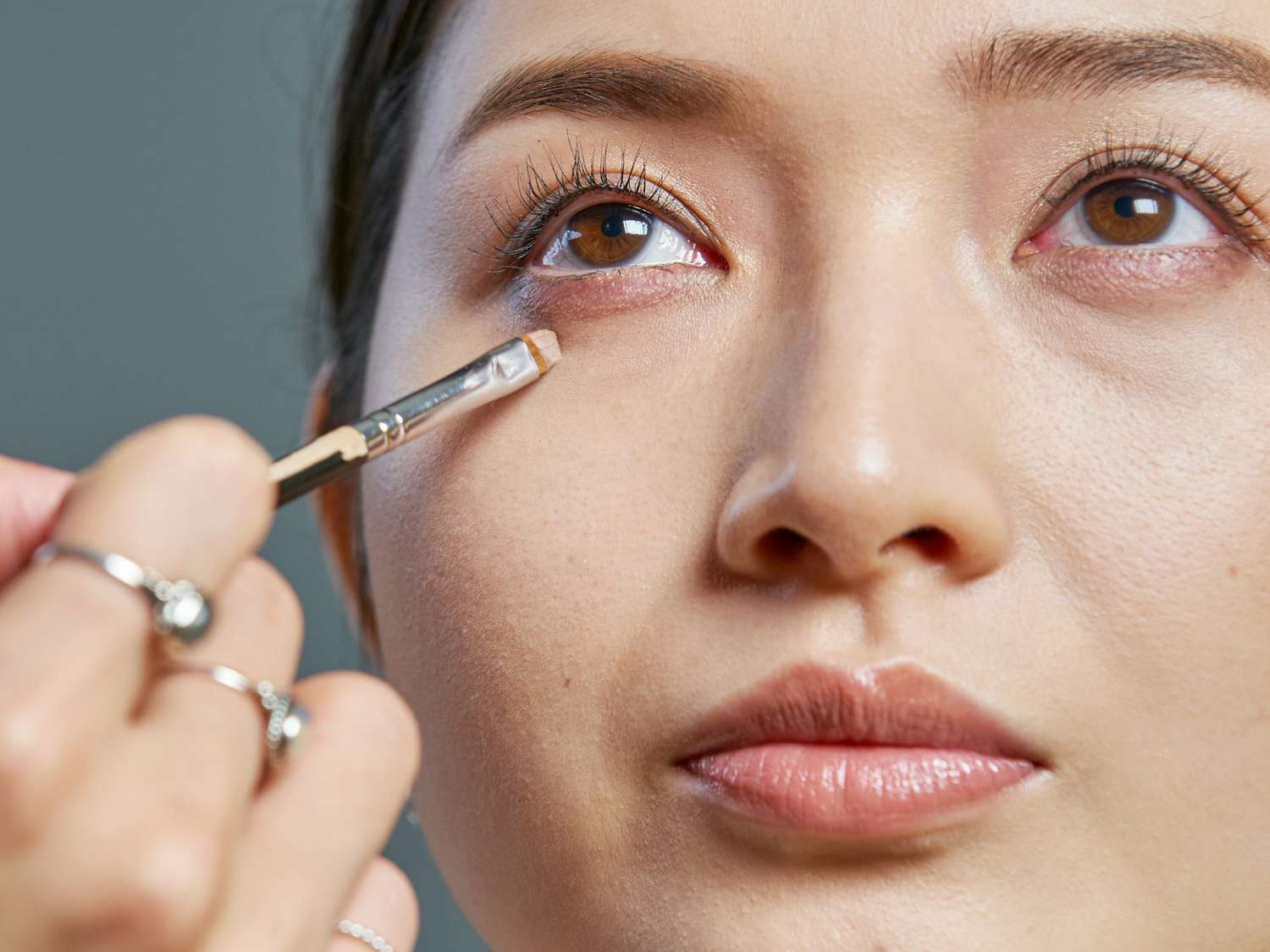 Best Way to Conceal Under Eye Bags: Top Tips from Beauty Experts