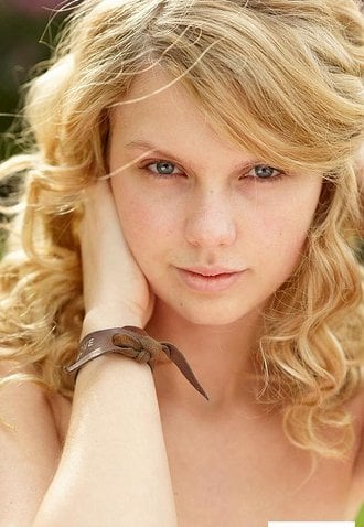 Is This Taylor Swift? Rare Photos Without Makeup