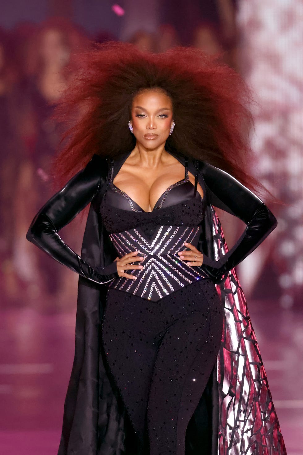 Tyra Banks Fashion: Her Best Outfits and Style Tips