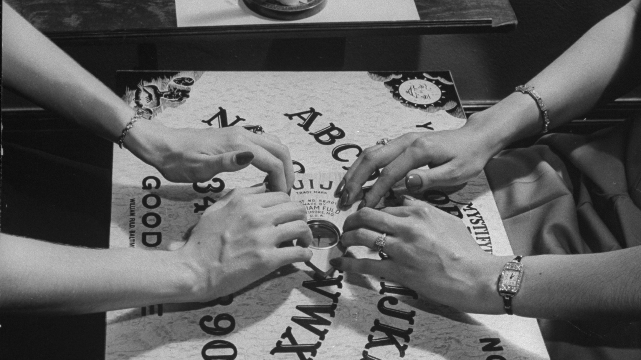 How to communicate with spirits? Try these easy methods to make contact!