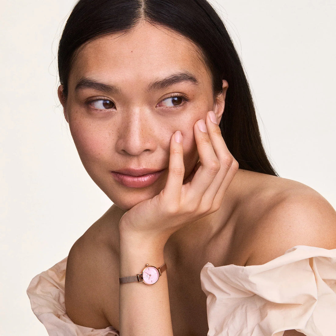 Woman Wearing a Watch: The Ultimate Guide to Choosing, Styling, and Maintaining Your Perfect Timepiece
