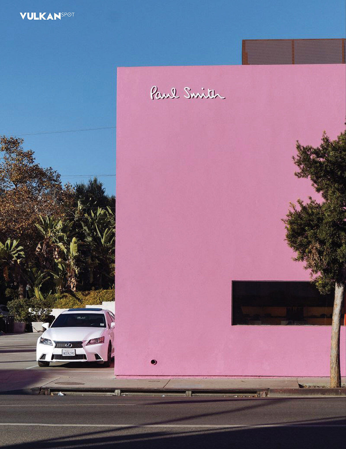 The Famous Pink Wall Melrose: Why Its a Must-Visit in Los Angeles (Your Photo Guide)