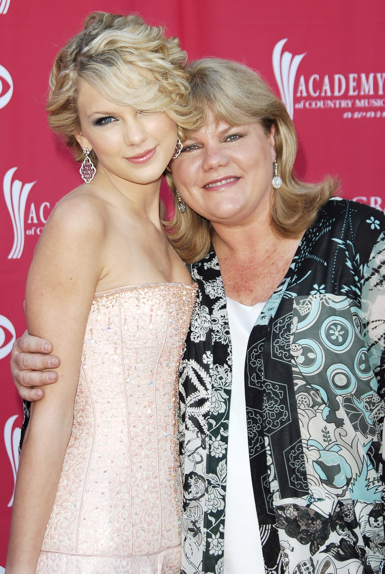 Taylor Swift Mom Cancer Update: Whats the Latest News?