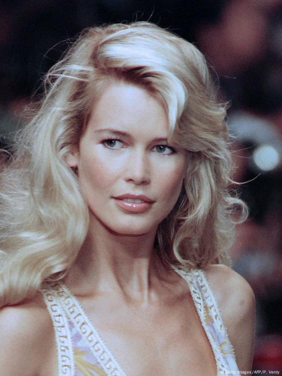 The Rise of Young Claudia Schiffer: From Teen to Icon!