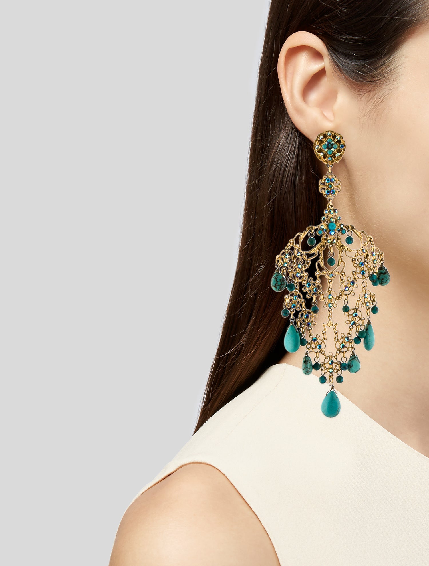 van cleef chandelier earrings: tips for styling and accessorizing.