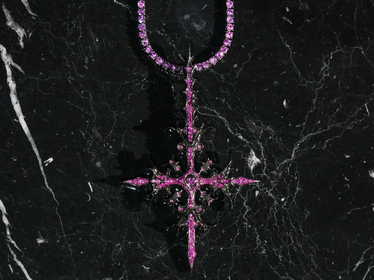 Ice Spice Cross necklace: where to buy and how much is it?