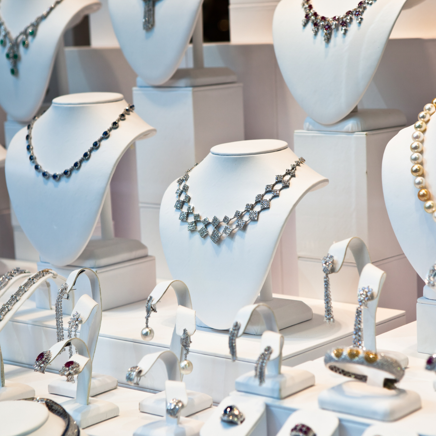 Eddys Jewerle Miami: What Kind of Jewelry Do They Offer? Explore Their Collection Now!