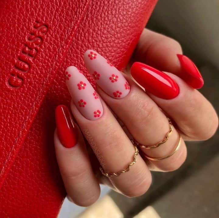 Stunning Nail Designs Red: Get Inspired by These Ideas!