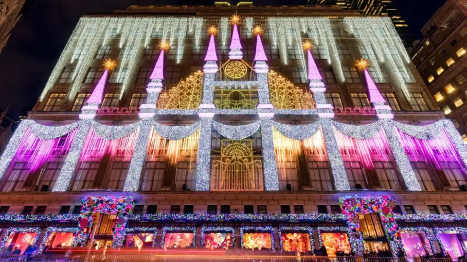 Christmas Light Show Saks Guide! Where, When & What to Expect!