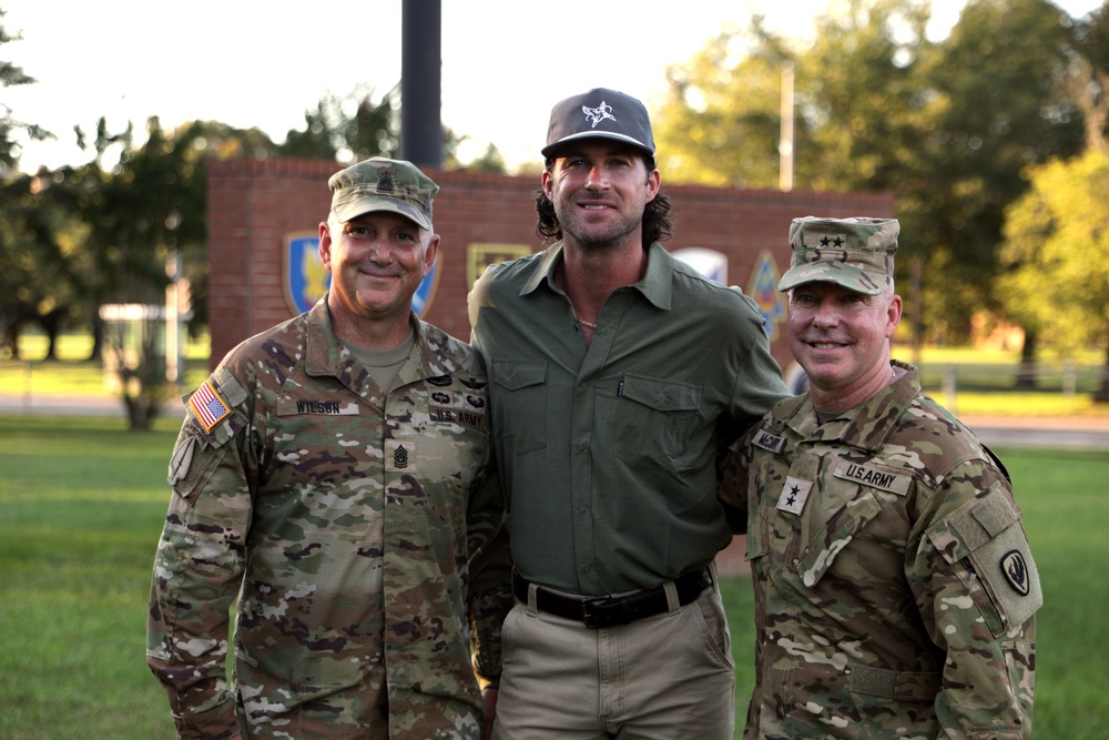 Riley Green Military Background: Fans Ask, Whats the Real Story About Riley Greens Military Career?