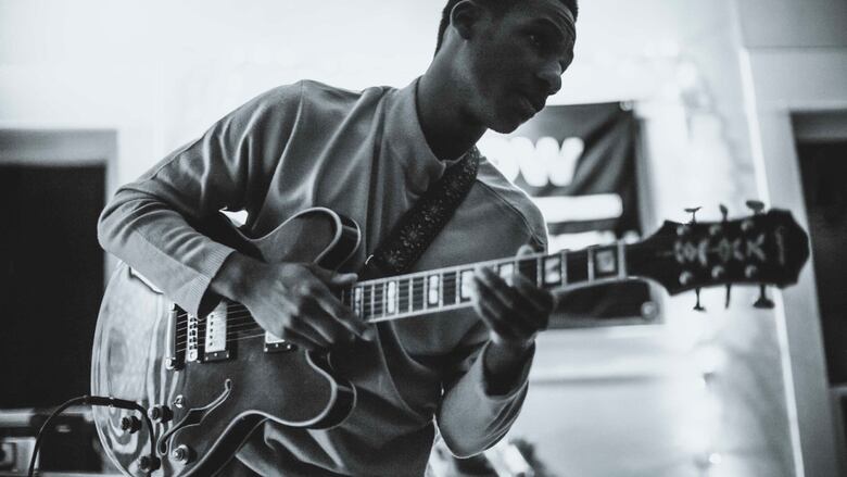 What Makes Soul Singer Bridges So Special? The Art of Emotional Connection Revealed