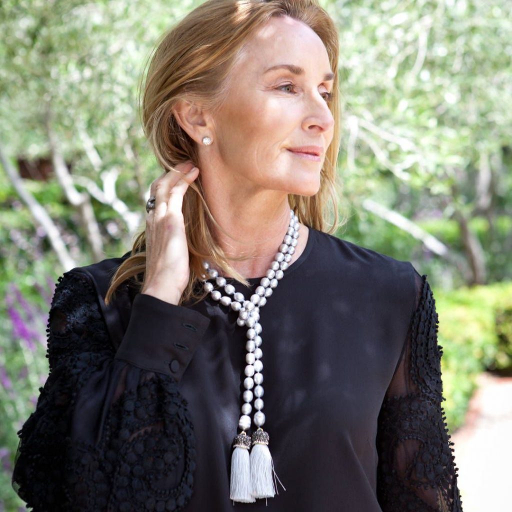 How to Wear a Lariat Necklace: Quick Fashion Guide (Tips to Make Your Lariat Necklace Shine)