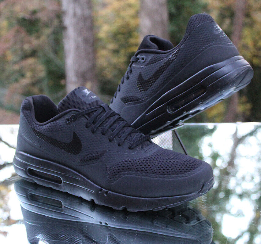 black on black air max 1