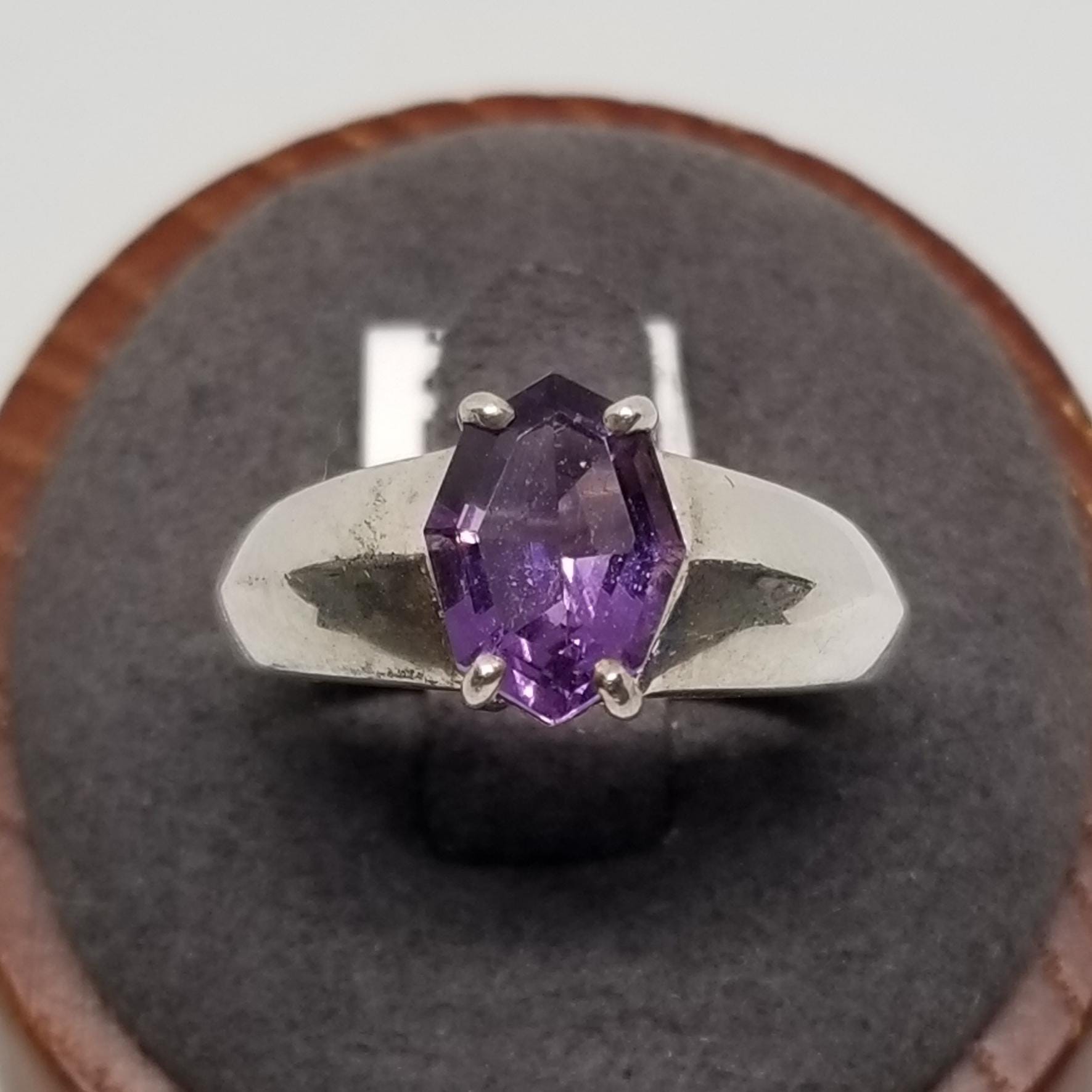 Get Your Sterliong Amythist Ring CNA Thailand: Affordable and Gorgeous