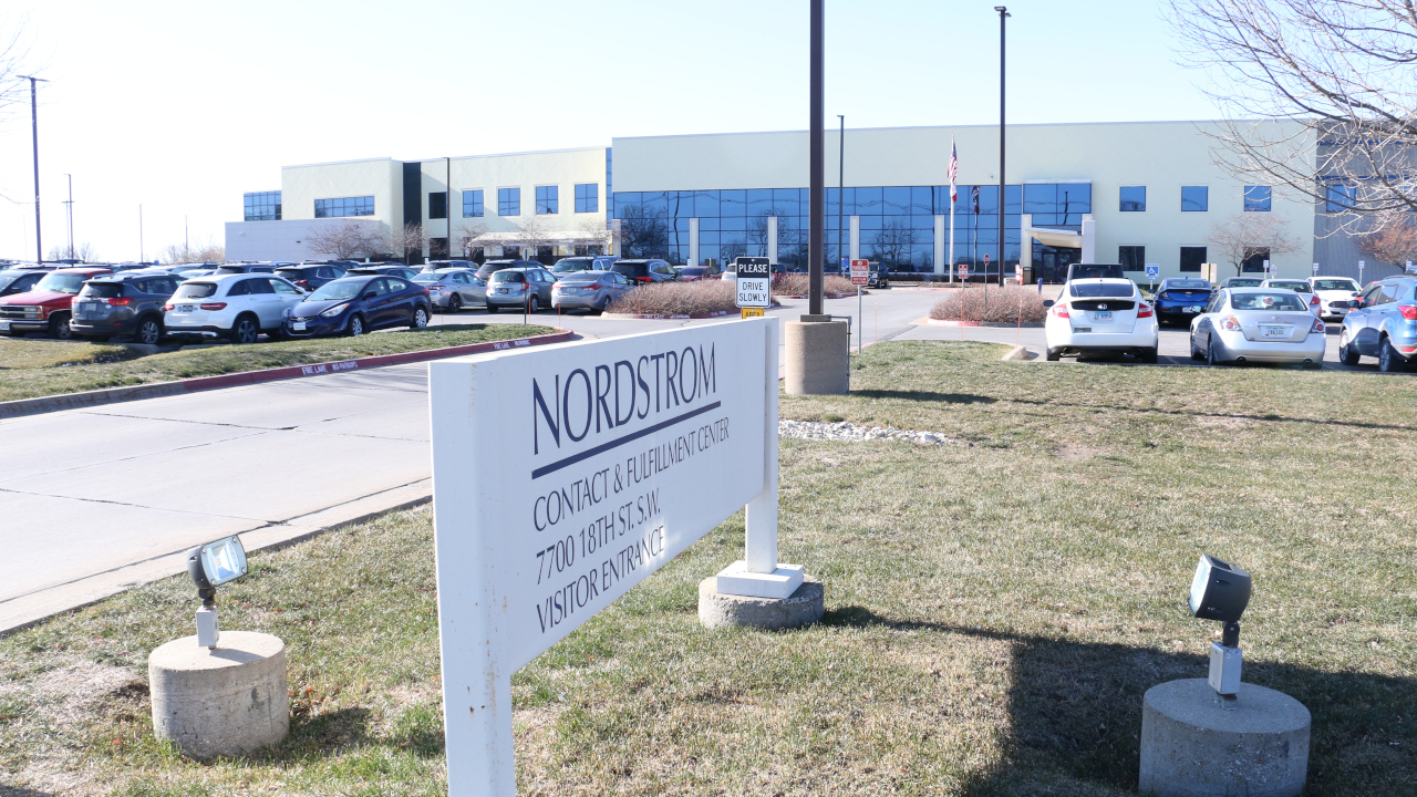 Shopping at Cedar Rapids IA Nordstrom: Tips & Find the Best Deals at Nordstrom, Cedar Rapids, IA Today