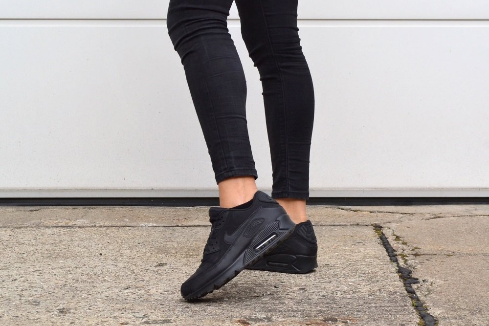 Air Max 1 All Black Outfit Ideas: How to Rock These Sneakers