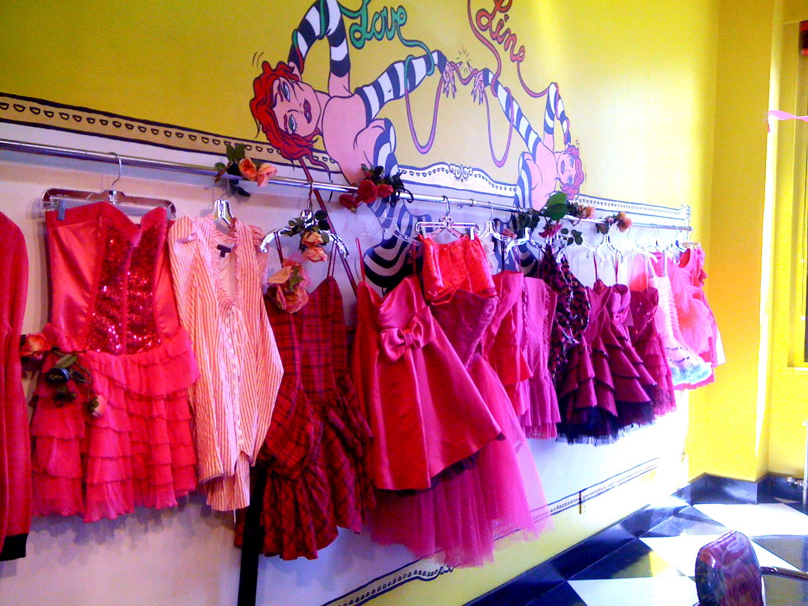 Betsey Johnson Store New York: Discover the Latest Collections and Exclusive Designs at the Iconic Flagship!