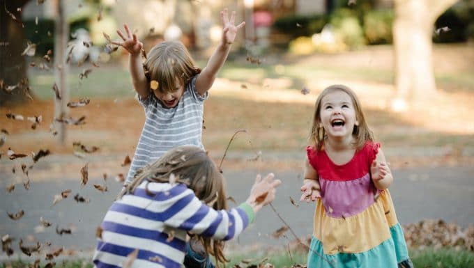 Get awesome young candid shots: best tips for beginners