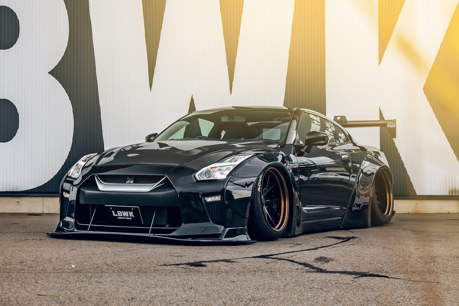 gtr r35 wide body kit: Where to buy and what to consider.