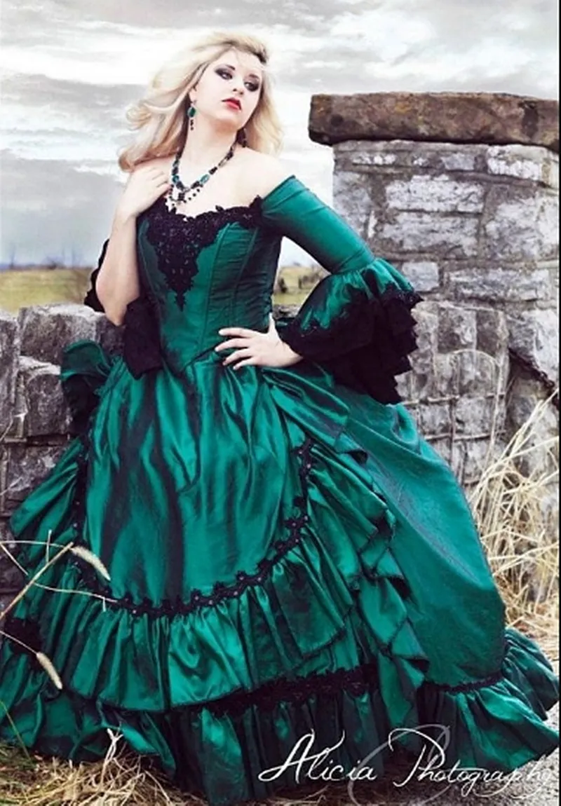 Emerald Green Victorian Dress: Get the Perfect Fit Guide.
