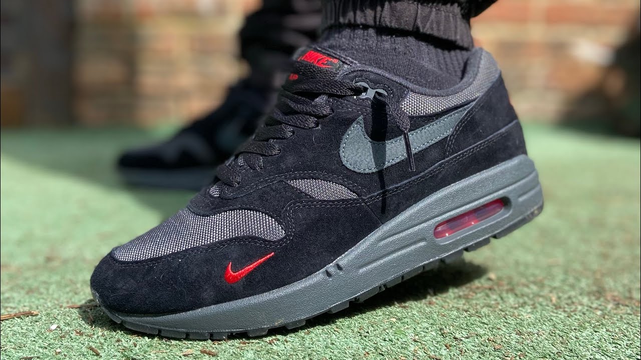 Best Shoes: How Do Air Max Black Red Feel on Feet?