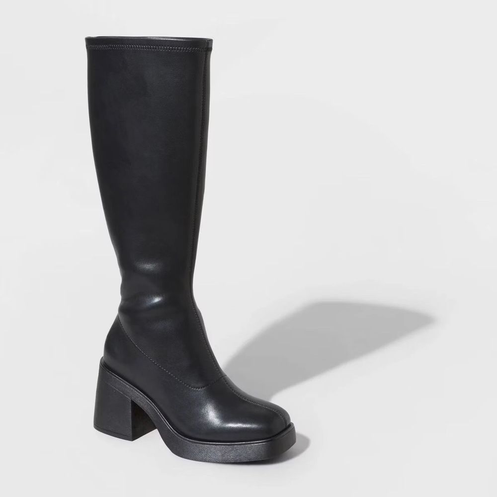 Why Every Woman Needs Tall Platform All Black Boots in Her Wardrobe Right Now?